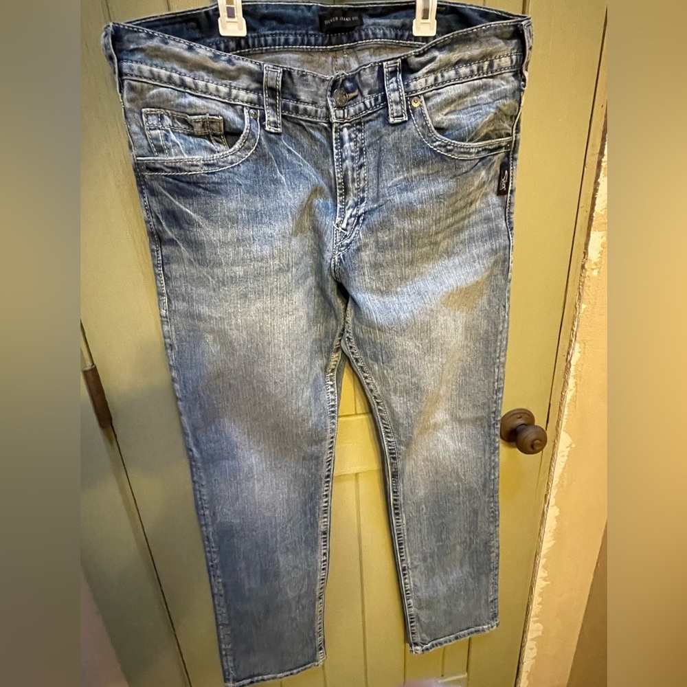 Men’s Like New Silver Jeans Size 34 x 34 Eddie Style Light Blue Wash